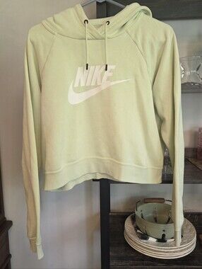 Nike Sweatshirt Large Hoodie Pretty Light Green Yoga Pilates Cropped